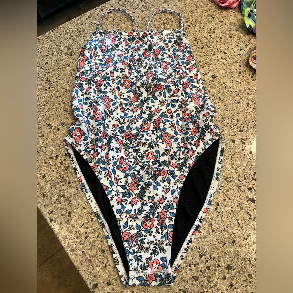 Jolyn Clothing floral Perry